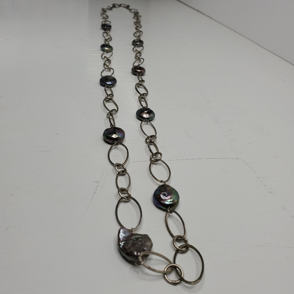 Effervesent Freshwater Gray Pearl Loop Necklace - Picture 5 of 9